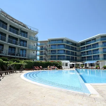 فندق Riviera Blue